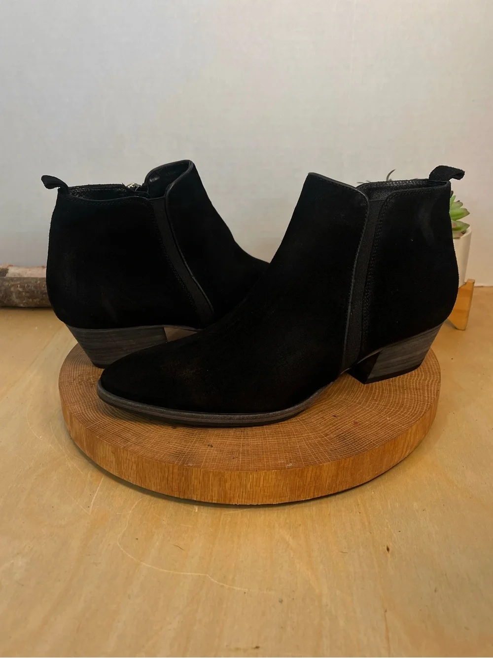 NWOB Aquatalia Marvin K Black Suede Booties Black Sole Size 9